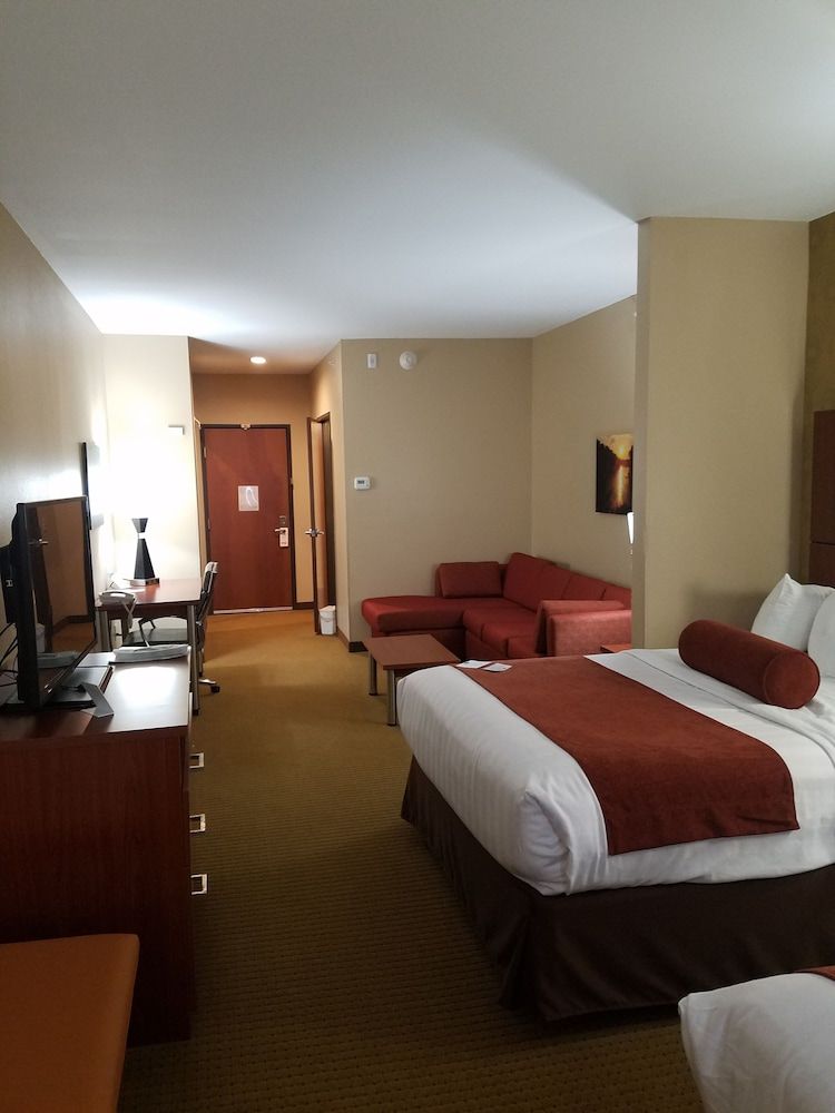 Suite, 2 Queen Beds, Non Smoking, Refrigerator & Microwave