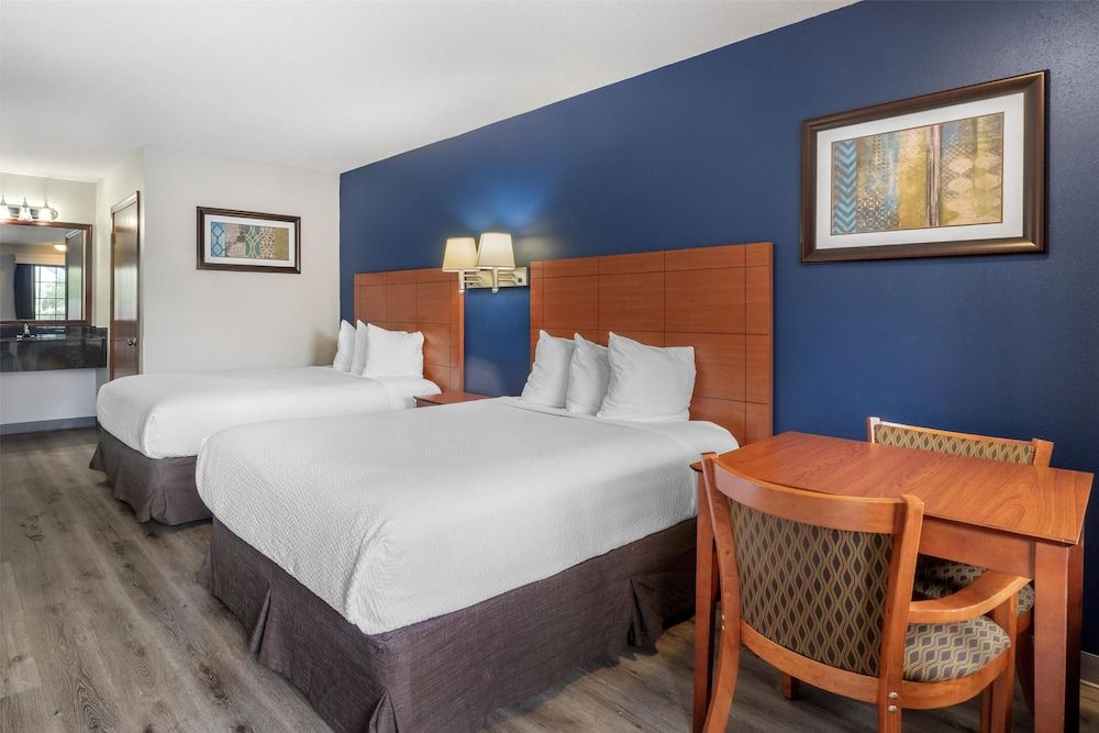 Standard Room, 2 Double Beds, Accessible, Bathtub