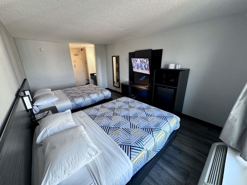 Motel 6 Greenwood Village, CO - Denver - South Tech Center Standard Room, 2 Queen Beds, Non Smoking, Refrigerator & Microwave