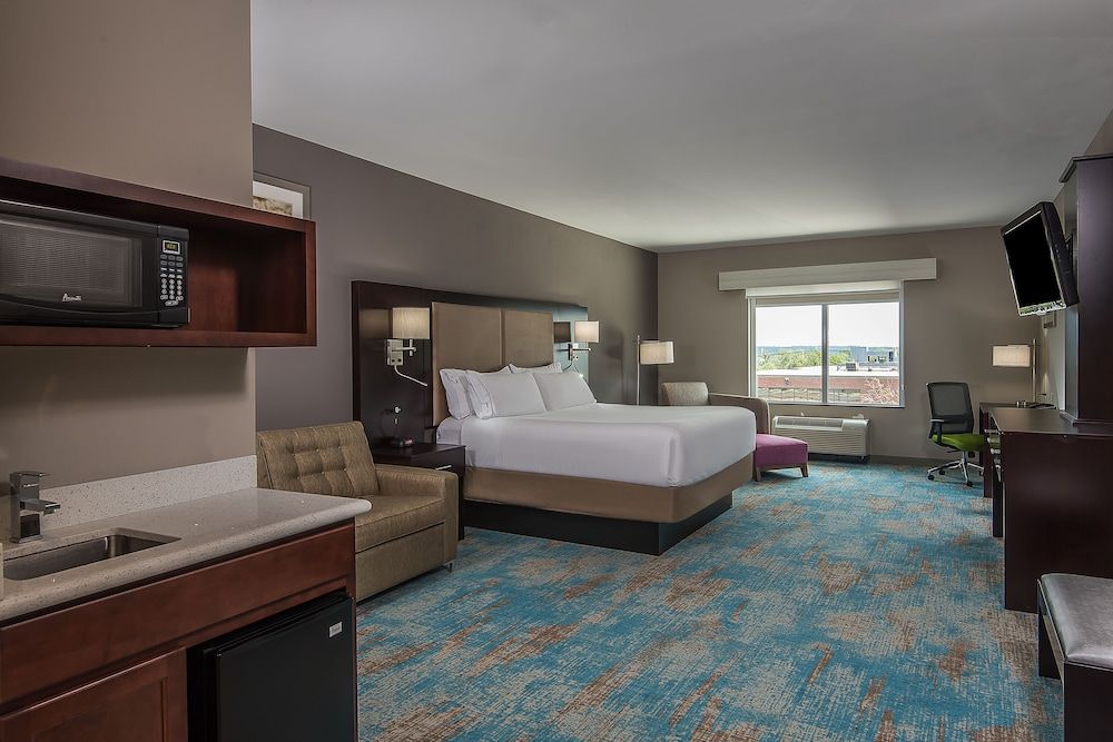 Suite, 1 King Bed, Non Smoking