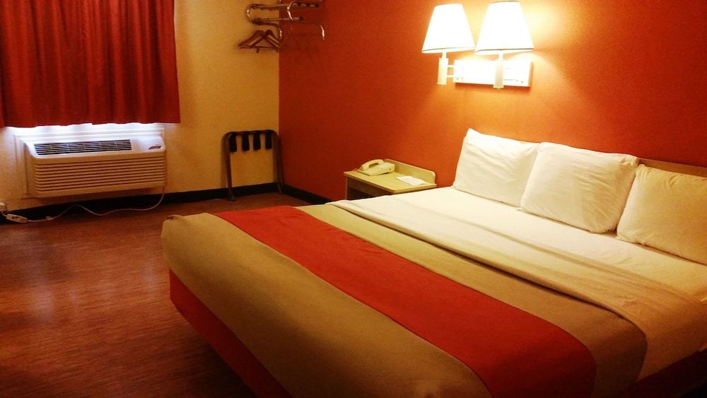 Motel 6 Elk City, OK Standard Room, 2 Double Beds, Smoking 3