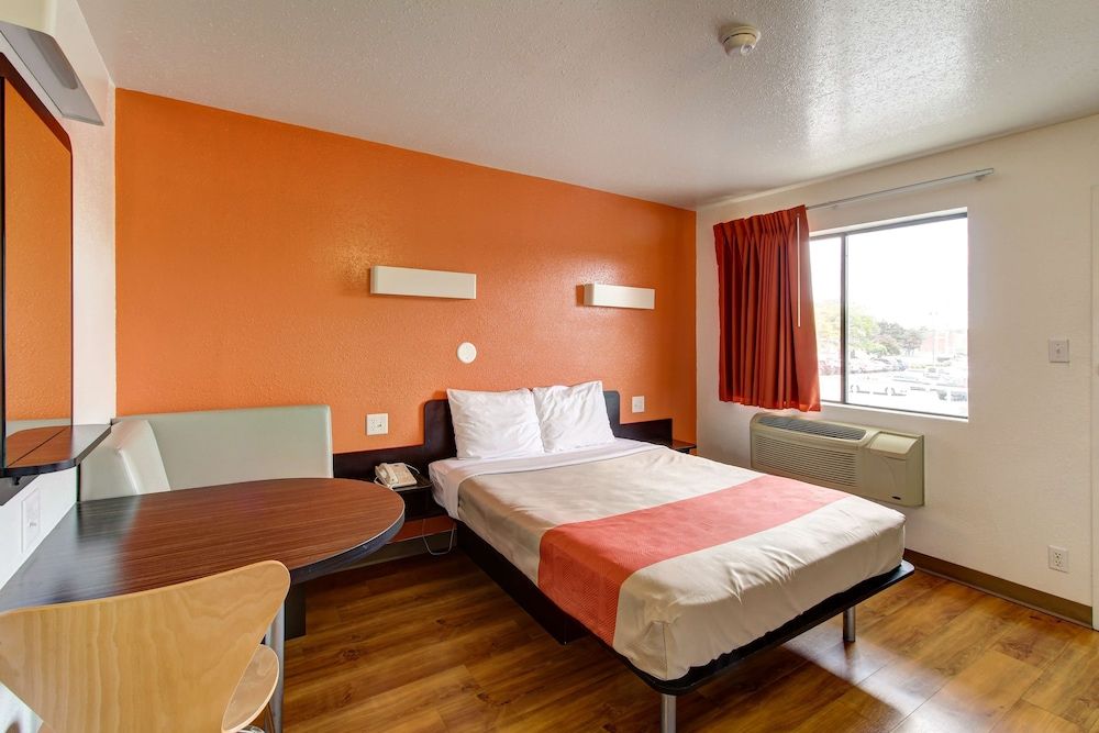 Standard Room, 1 Queen Bed, Smoking