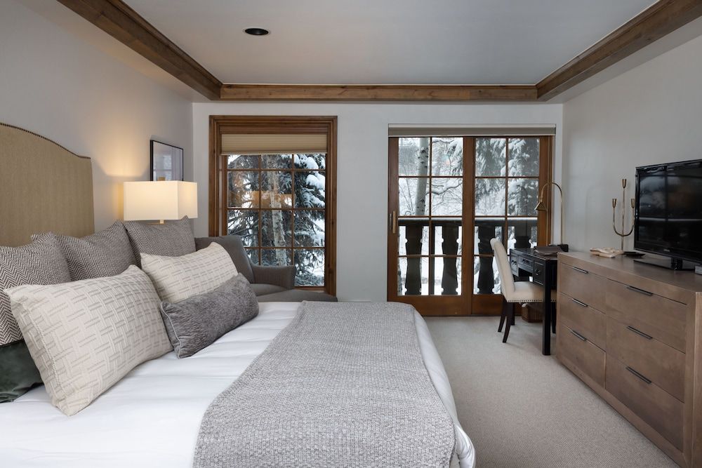 Gravity Haus Vail Two Bedroom Valley View Condo (No Pets) 2