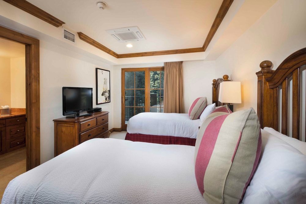 Gravity Haus Vail Three Bedroom Slopeside Condo (No Pets) 2