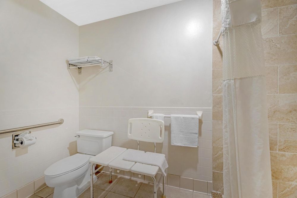 Best Western Maritime Inn Standard Room, 1 King Bed, Accessible, Refrigerator & Microwave 2