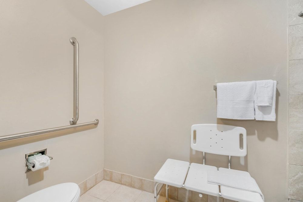 Best Western Maritime Inn Standard Room, 2 Double Beds, Accessible, Refrigerator & Microwave 2