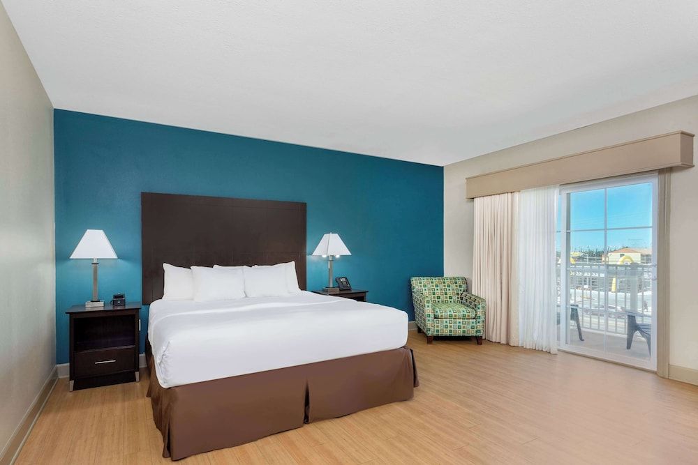 undefined La Quinta Inn & Suites by Wyndham Ocean City 3