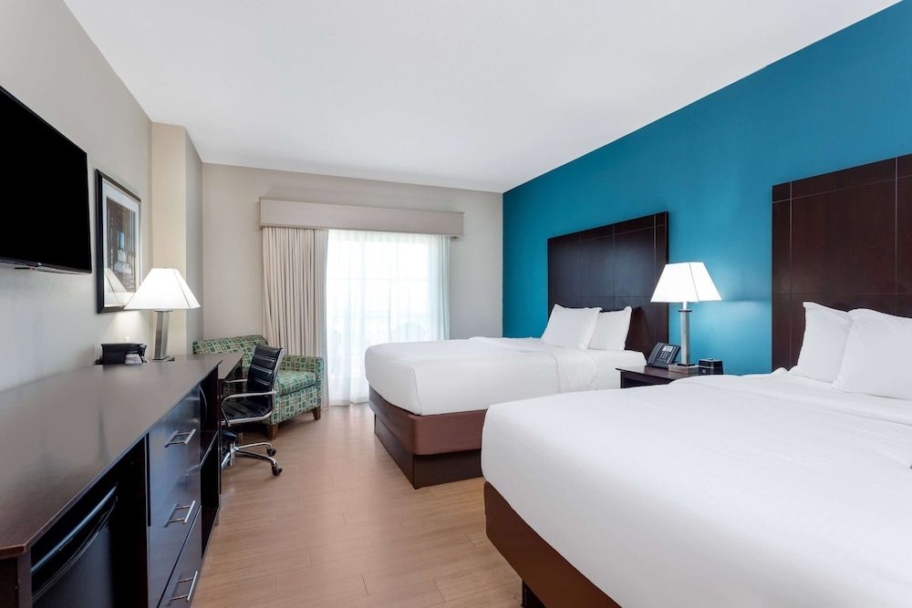 undefined La Quinta Inn & Suites by Wyndham Ocean City 4