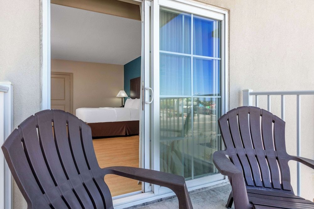 undefined La Quinta Inn & Suites by Wyndham Ocean City 5