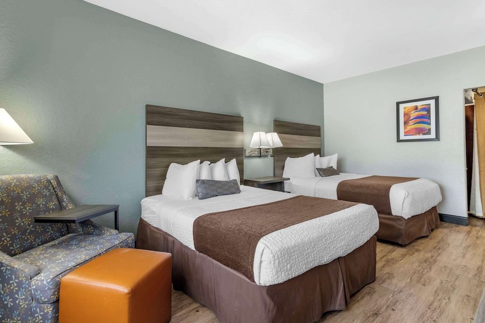 Standard Room, 2 Queen Beds, Accessible, Bathtub