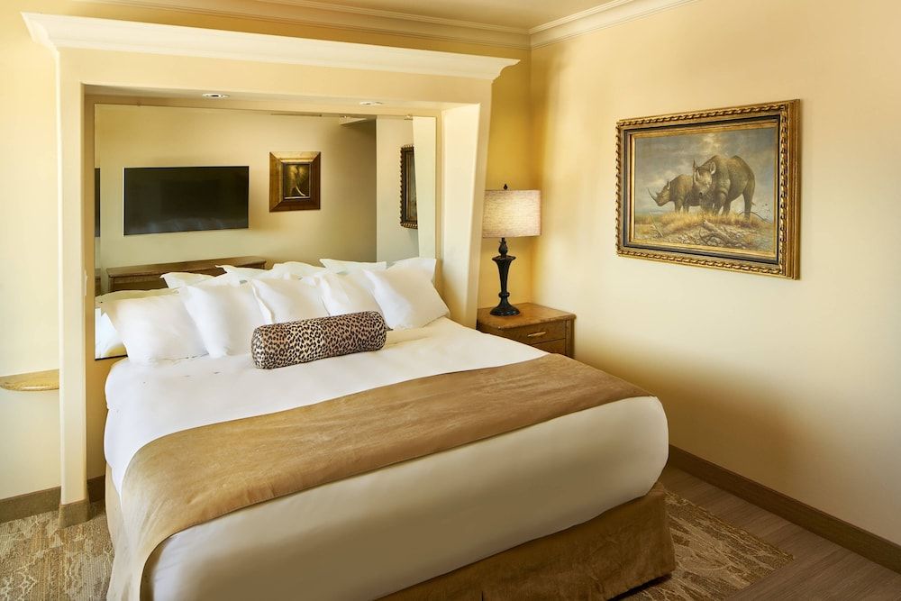 Room, 1 King Bed, Tower (Mobility/Hearing Access, Roll-In Shwr)