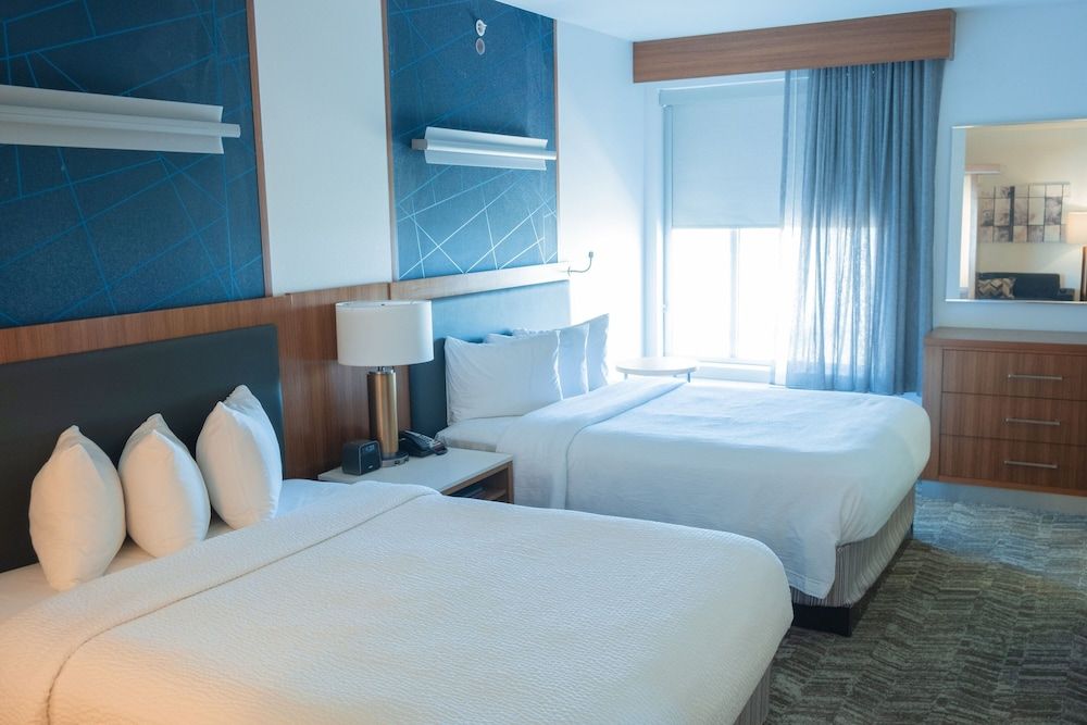 Suite, Multiple Beds (Mobility/Hearing Accessible, Tub)