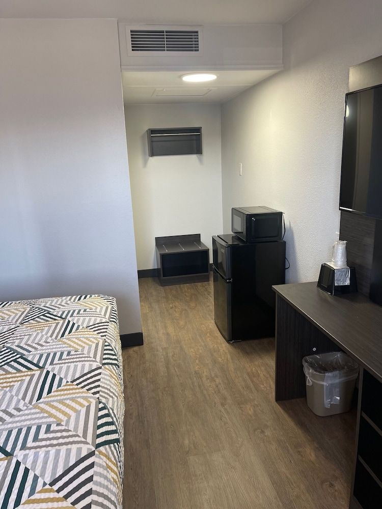 Deluxe Room, 1 King Bed, Smoking, Refrigerator & Microwave