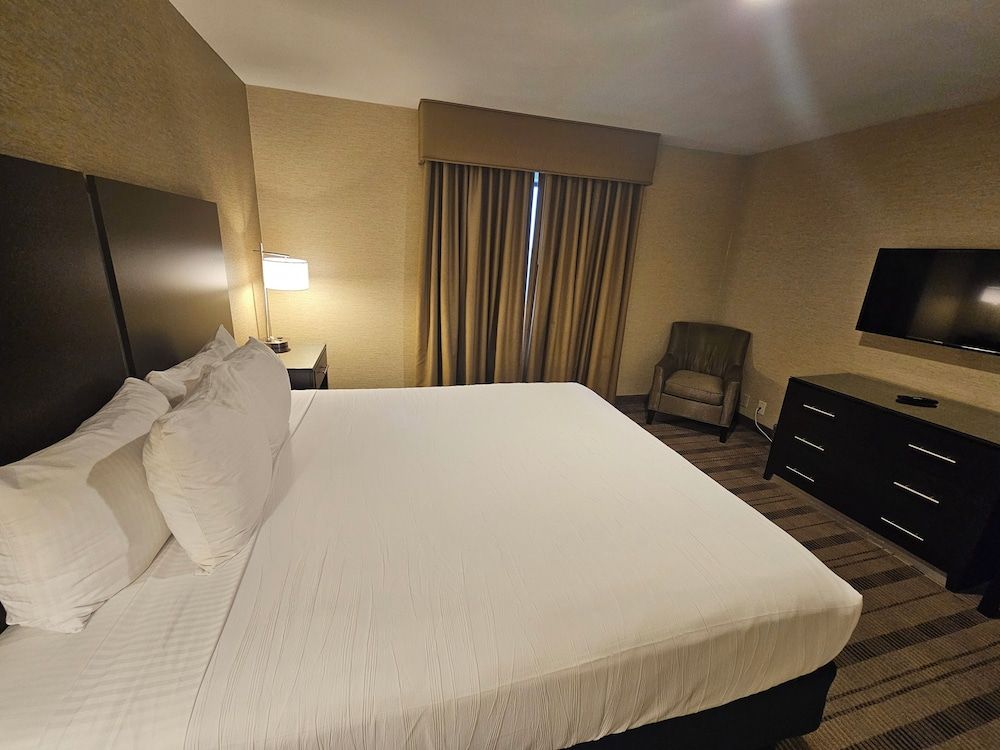 Best Western Pasadena Royale Inn & Suites Suite, Multiple Beds, Non Smoking, Refrigerator & Microwave 7