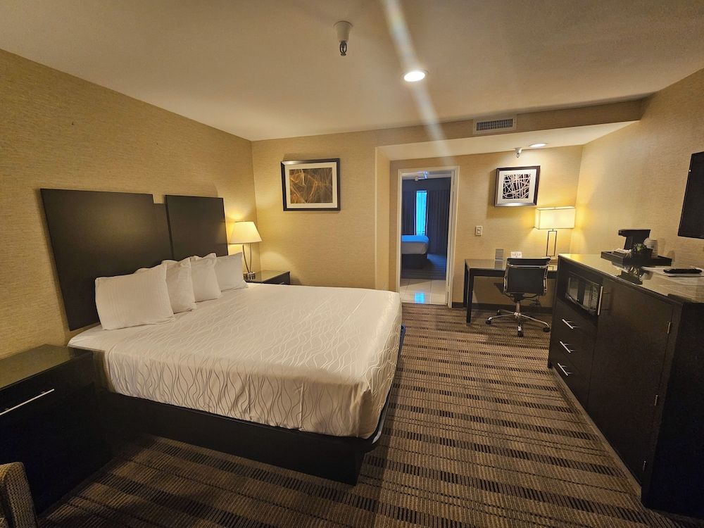 Best Western Pasadena Royale Inn & Suites Suite, Multiple Beds, Non Smoking, Refrigerator & Microwave 4