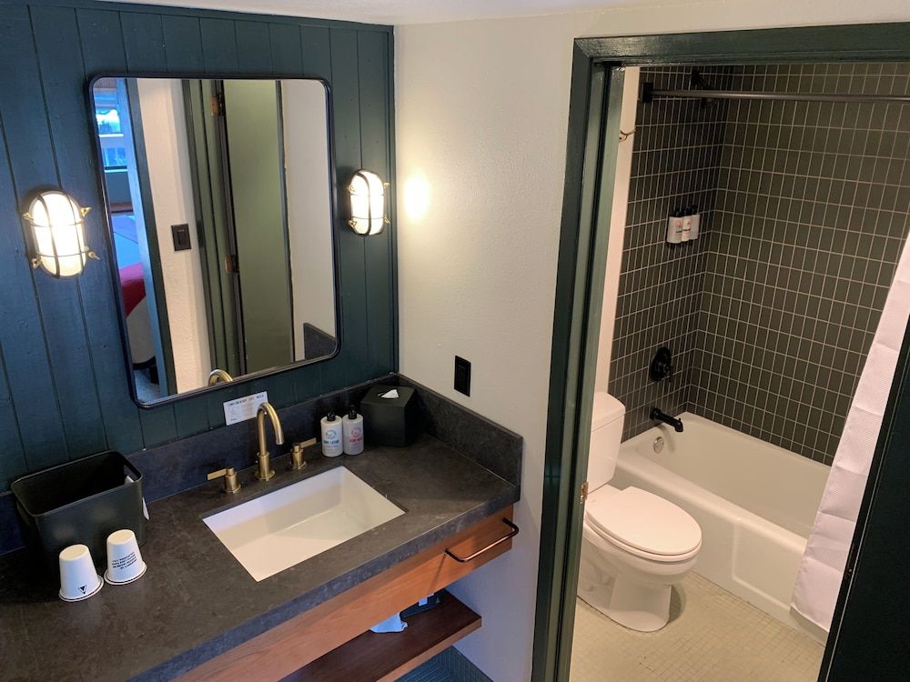 Station House Inn - Near Heavenly Gondola Cozy King, 1 King 2