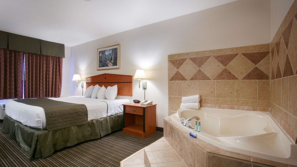 Standard Room, 1 King Bed, Non Smoking, Jetted Tub