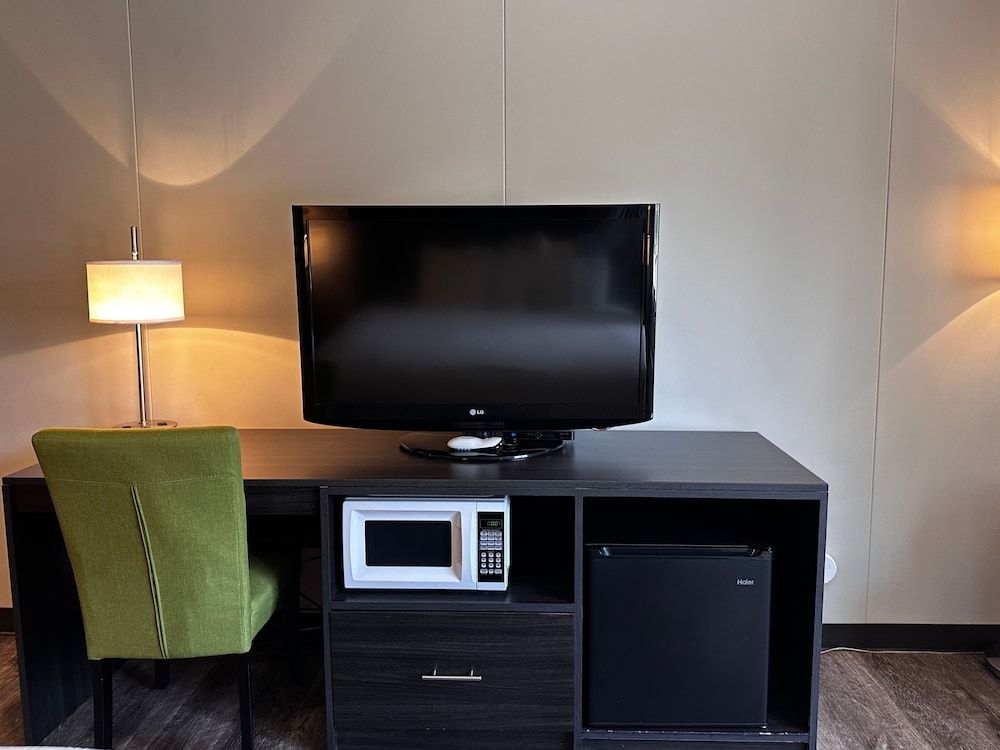 Expedition Lodge Estes Park Standard Room, 1 King Bed, Balcony, Mountain View 7