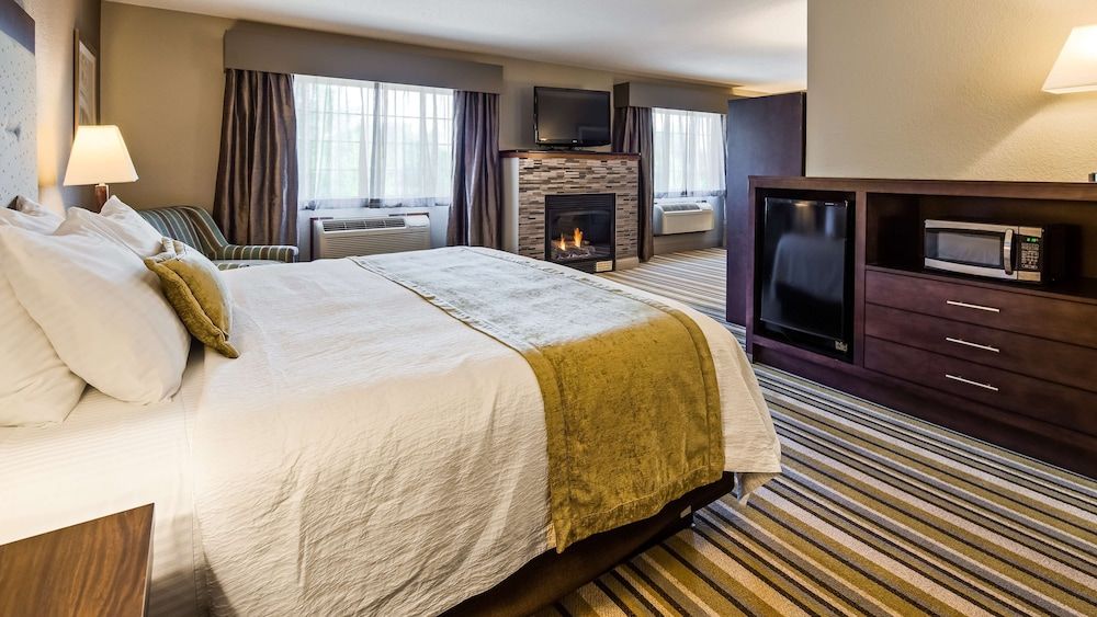 Best Western Stanton Inn Suite, 1 King Bed, Non Smoking, Fireplace 3