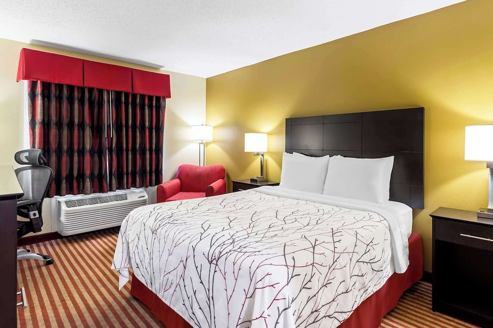 Standard Room, 1 Queen Bed, Accessible, Bathtub