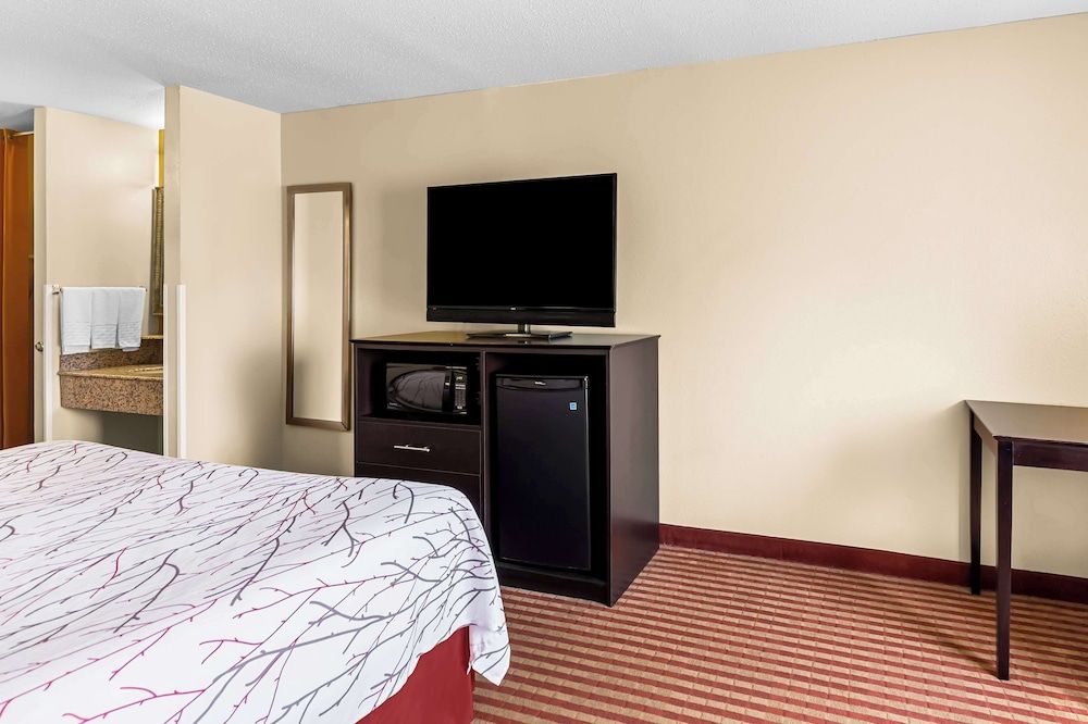 Standard Room, 1 King Bed, Non Smoking, Refrigerator & Microwave