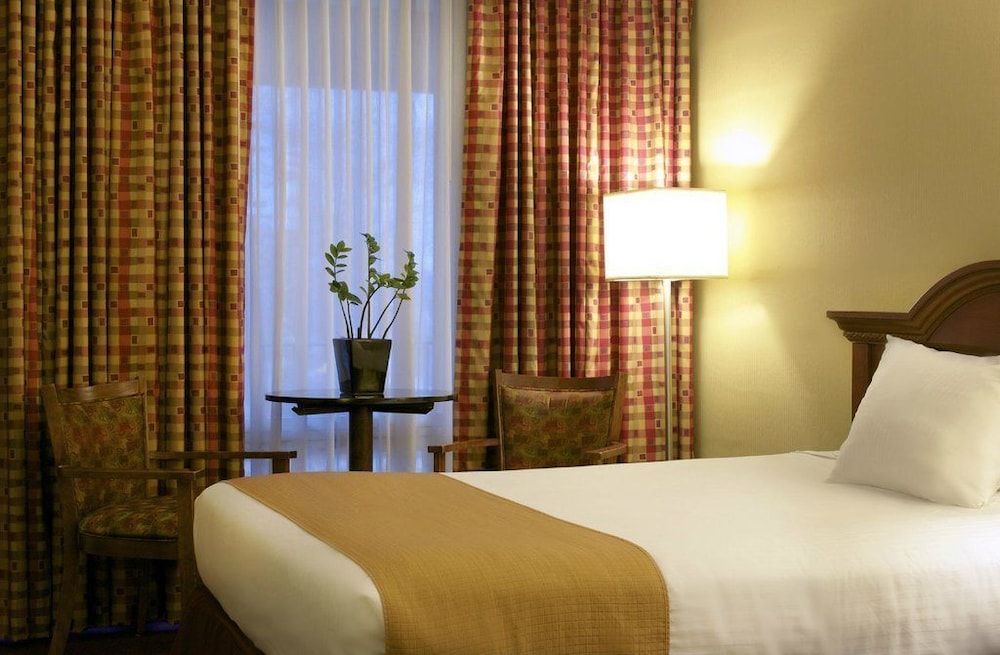 West Gate Inn Nyack Standard Room, 1 King Bed 3