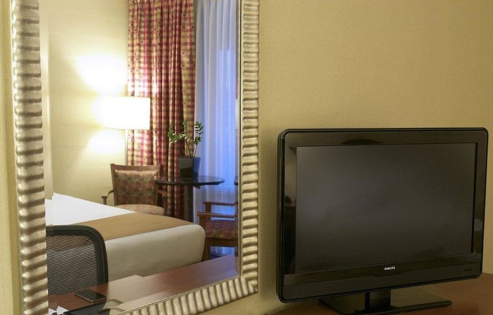 West Gate Inn Nyack Executive Suite, 1 King Bed with Sofa bed 4