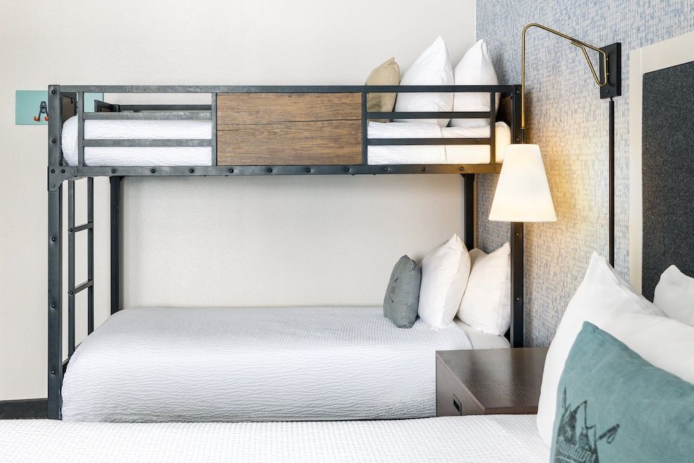 Gravity Haus Steamboat Deluxe Room, Multiple Beds 2