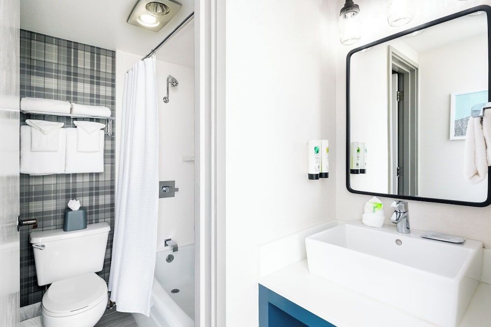 Gravity Haus Steamboat Gnarnia | Two Queen 4