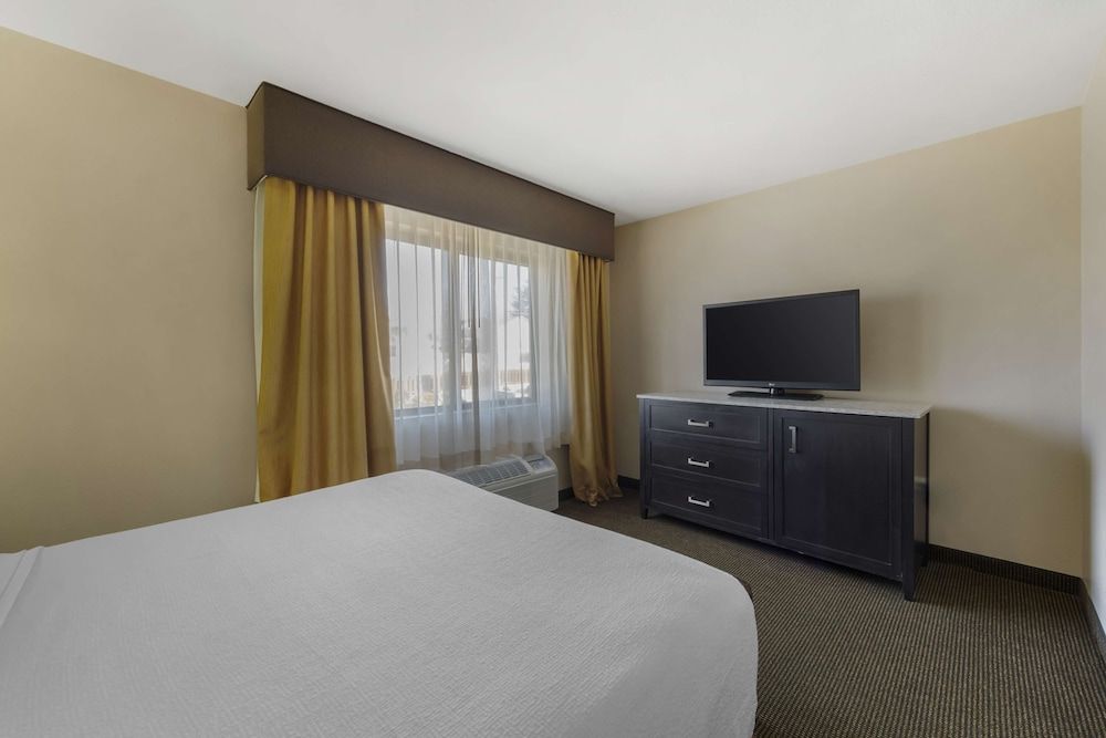 Best Western Plus Country Inn & Suites
