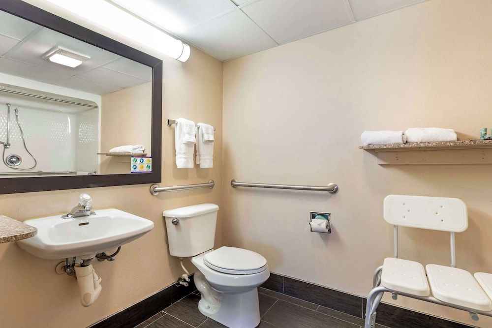 Best Western Van Buren Inn Standard Room, 1 King Bed, Accessible, Refrigerator & Microwave (Walk-in Shower) 4