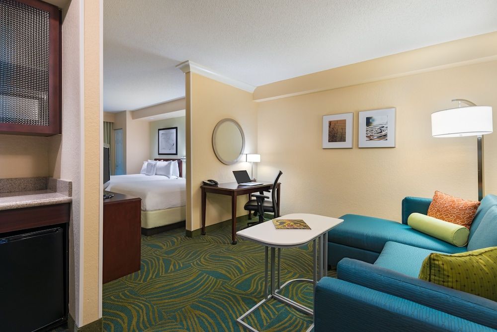 Studio, Multiple Beds, Non Smoking (Mobility/Hearing Access, Roll-in Shwr)