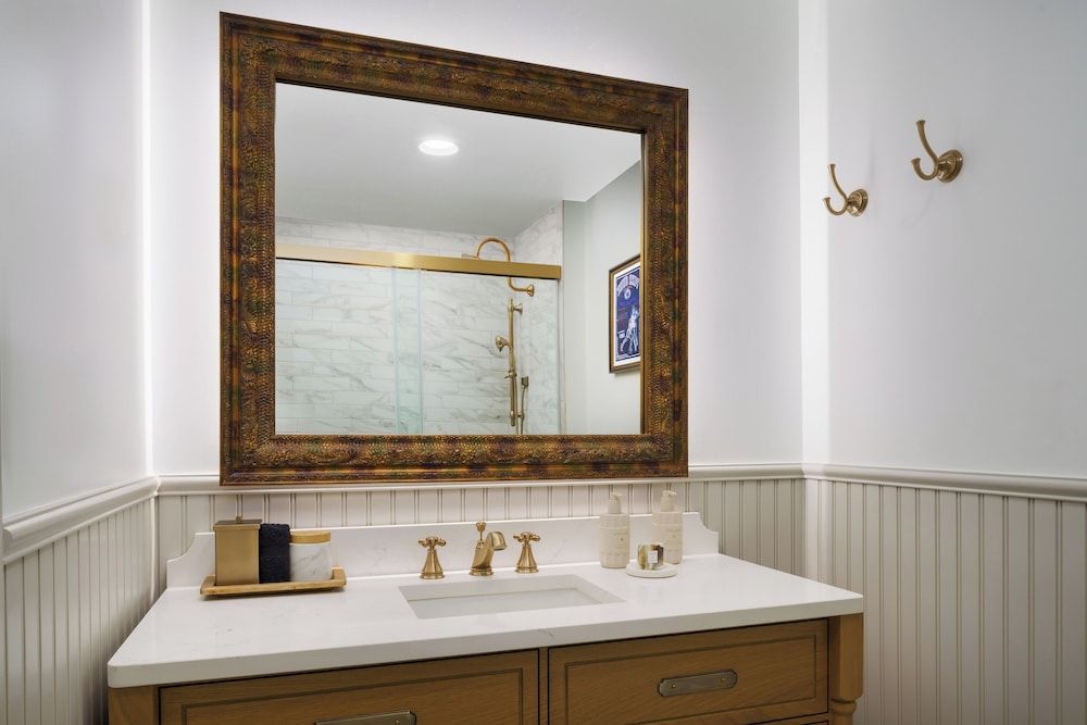 The Nittany Lion Inn Standard Room, 1 King Bed 3