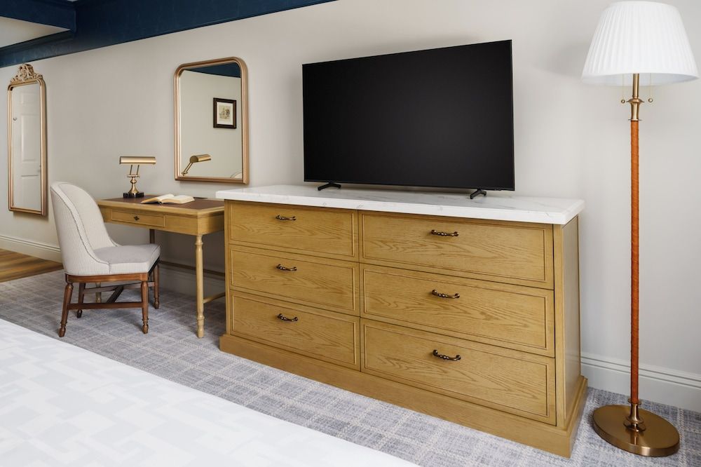 The Nittany Lion Inn Standard Room, 1 King Bed 4