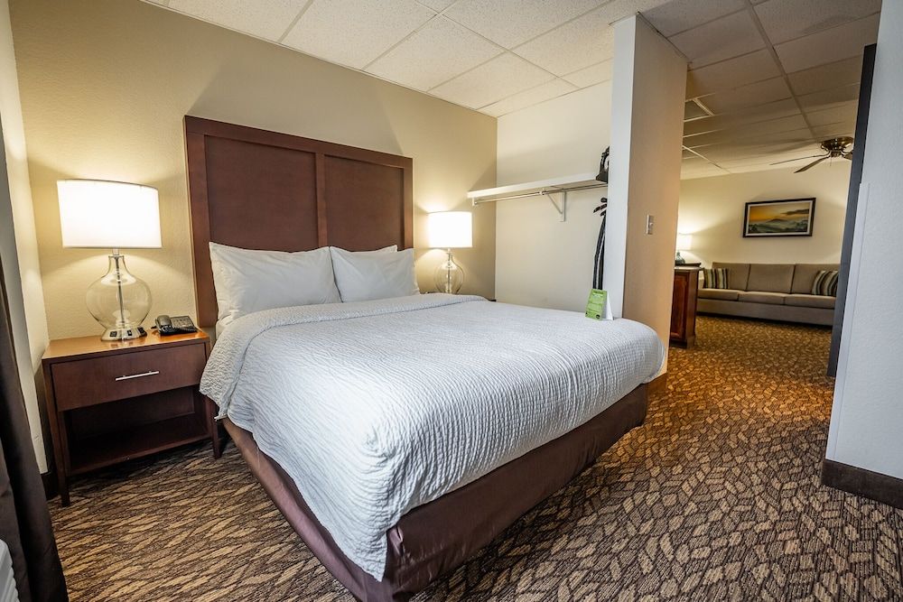 Christopher Inn and Suites Deluxe Suite, 1 Queen Bed with Sofa bed