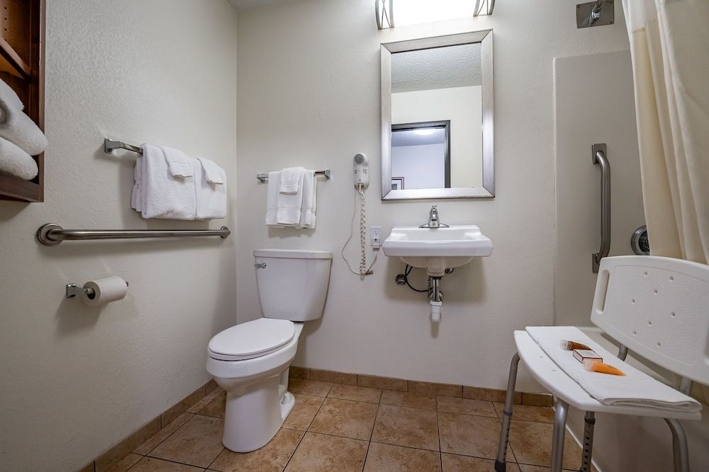 Christopher Inn and Suites