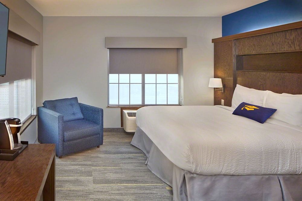 Room, 1 King Bed, Bathtub