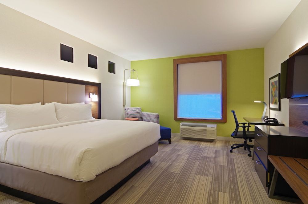 Holiday Inn Express Hotel & Suites Phoenix North Scottsdale by IHG Room Assigned at Check-in 4