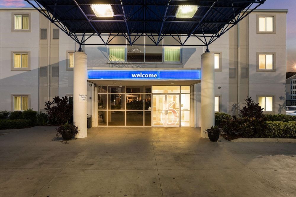 undefined Motel 6 Orlando, FL - International Dr 5