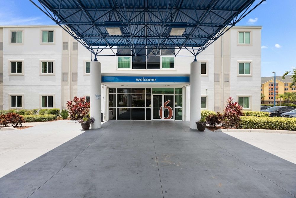 undefined Motel 6 Orlando, FL - International Dr 7