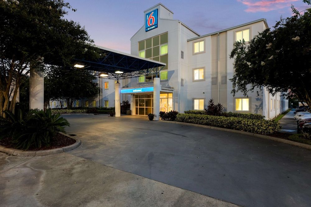 undefined Motel 6 Orlando, FL - International Dr 6