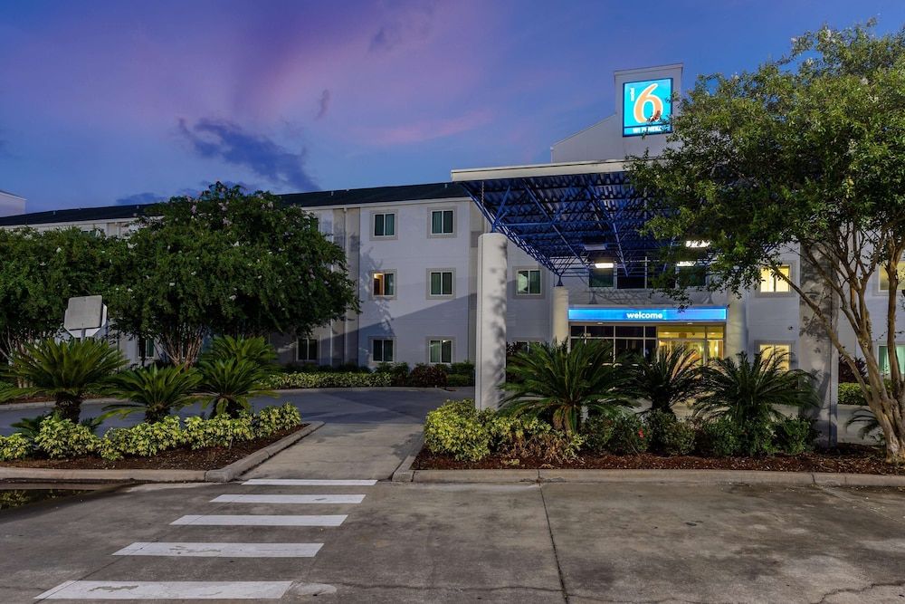 undefined Motel 6 Orlando, FL - International Dr 4