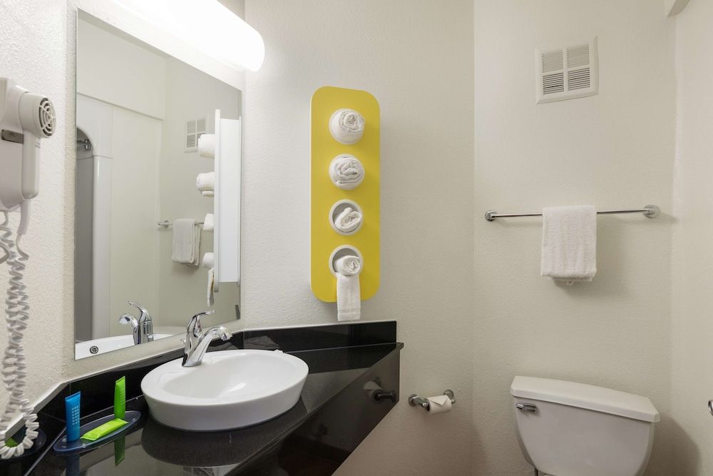 undefined Motel 6 Orlando, FL - International Dr 10