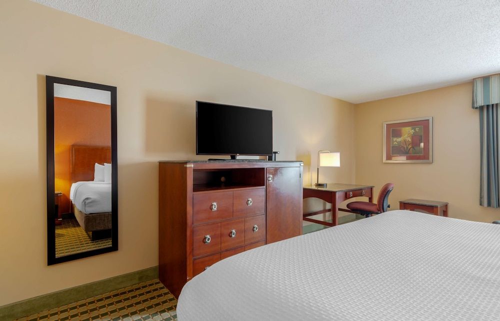 Standard Room, 1 King Bed, Non Smoking