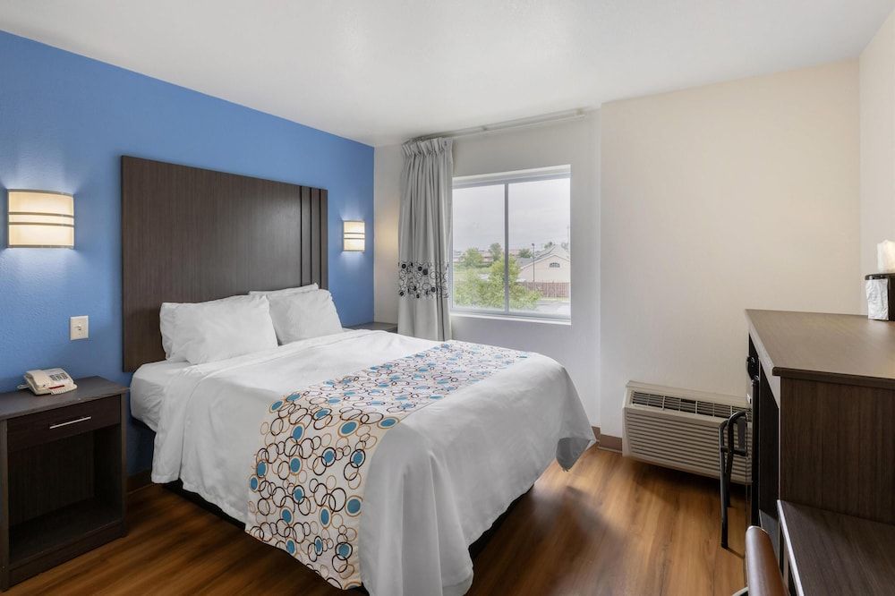 undefined SureStay Plus Hotel by Best Western Niagara Falls East 7
