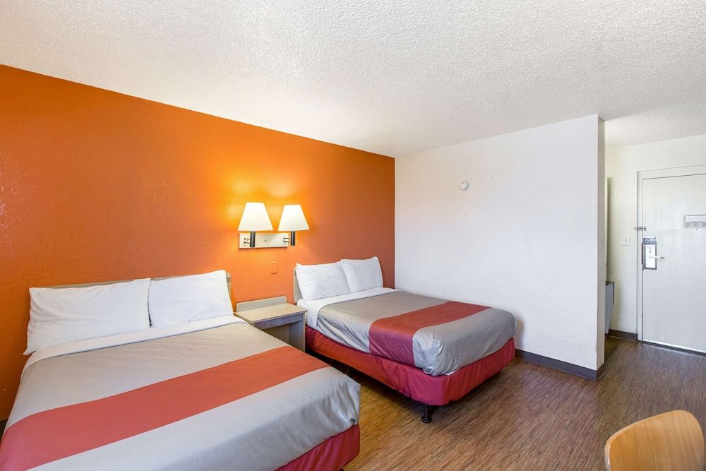 Motel 6 Council Bluffs, IA - Omaha East Standard Room, 2 Queen Beds, Accessible, Non Smoking 2