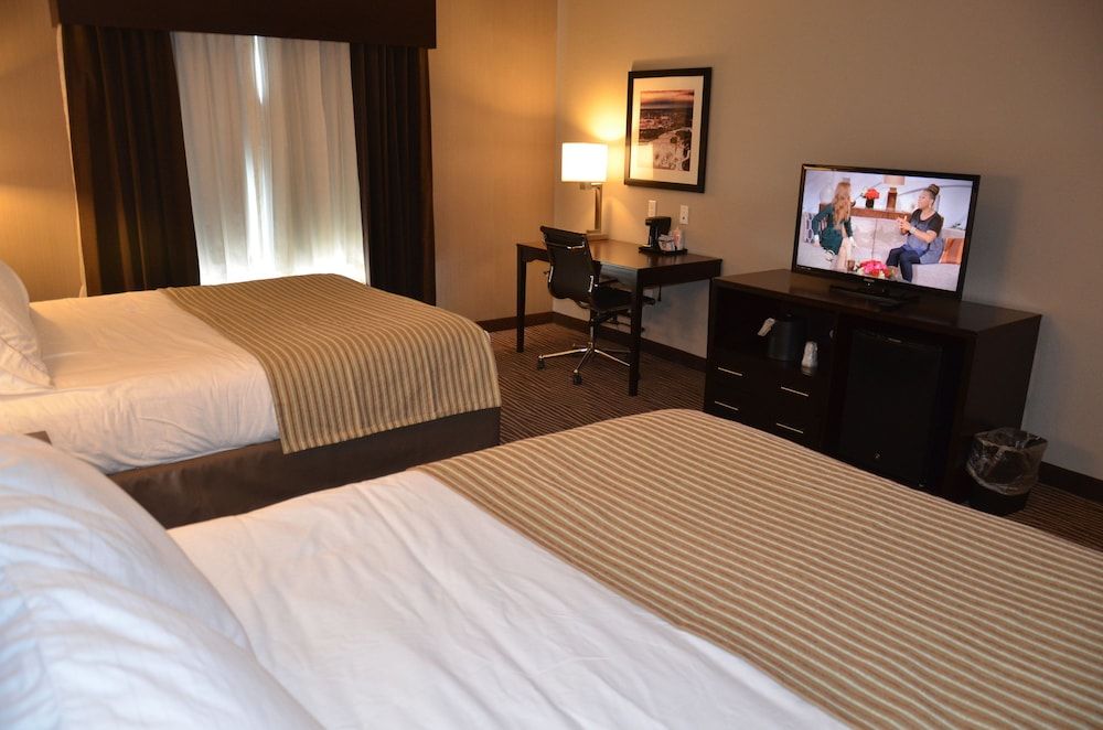 Holiday Inn Express Cheektowaga North East by IHG Standard Room, 2 Queen Beds, Accessible (Mobility Roll-In Shower)