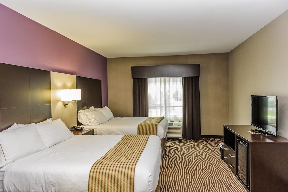 Holiday Inn Express Cheektowaga North East by IHG Standard Room, 2 Queen Beds, Accessible (Mobility Roll-In Shower) 4