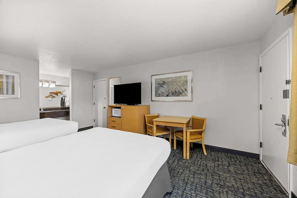 Standard Room, 2 Queen Beds, Non Smoking