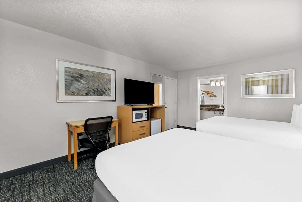 Best Western Horizon Inn Standard Room, 2 Queen Beds, Accessible, Non Smoking 3